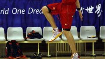<b>EN MANOS DE GASOL. </b>Pau se ejercita en el pabellón de Wukesong, en el entrenamiento previo a la final olímpica ante Estados Unidos.