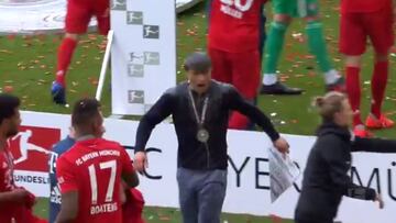 La broma de Robben a su DT en Bayern: ¡le tiró cerveza!
