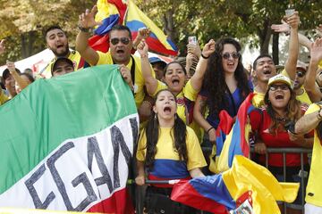 Muchos colombianos salieron a las calles de París para celebrar el triunfo de Egan Bernal en el Tour de Francia. La capital francesa se viste de amarillo, azul y rojo.