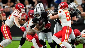 LAS VEGAS, NEVADA - NOVEMBER 26: Josh Jacobs #8 of the Las Vegas Raiders runs with the ball during the first quarter of a game against the Kansas City Chiefs at Allegiant Stadium on November 26, 2023 in Las Vegas, Nevada. Jeff Bottari/Getty Images/AFP (Photo by Jeff Bottari / GETTY IMAGES NORTH AMERICA / Getty Images via AFP)