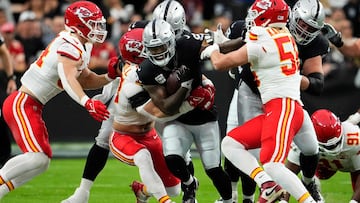 Josh Jacobs, #8 of the Las Vegas Raiders, runs with the ball.