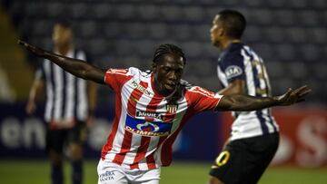 Colombia&#039;s Junior Yimmi Chara celebrates after scoring against Peru&#039;s Alianza Lima during their 2018 Copa Libertadores football match at the Alejandro Villanueva stadium in Lima, on April 19, 2018. / AFP PHOTO / ERNESTO BENAVIDES