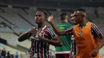 RIO DE JANEIRO, BRAZIL - OCTOBER 3: Jhon Arias (L) of Fluminense celebrates with teammates after scoring the first goal of their team during the match between Fluminense and Cruzeiro as part of Brasileirao 2024 at Maracana Stadium on October 3, 2024 in Rio de Janeiro, Brazil. (Photo by Wagner Meier/Getty Images)