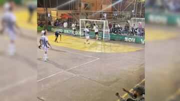 Video: La incre¨ªble jugada culminada en gol en un barrio de Antioquia