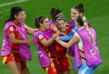 Aitana Bonmatí recibió un pase interior de Athenea, dejó pasar la pelota para romper a Knaak y casi sin ángulo decide soltar el derechazo al palo corto en vez de dar el pase de la muerte. ¡Un gol que ha valido una final!