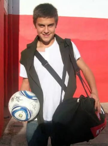 Dybala tenía 15 años cuando falleció su padre, y fue así que decidió volver a Club Atlético y Biblioteca Newell's Old Boys