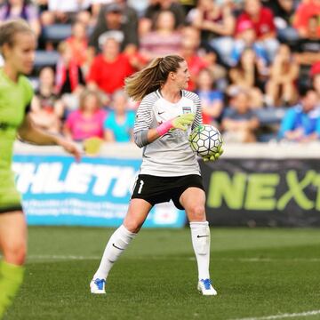 Naeher es la guardameta oficial de Jill Ellis, y logró mantener su marco en ceros durante 10 partidos, esto como parte del gran año de USA Femenil. Además ayudó a las Red Stars a llegar a los playoffs de la NWSL al mantener en 0 su arco durante 7 juegos, pero eventualmente perdieron con las ahora campeonas.