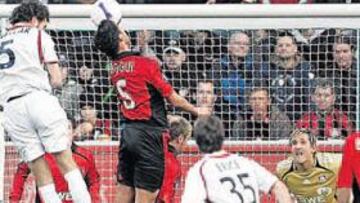 <b>EL 0-1. </b>Cuéllar se elevó de esta espectacular manera sobre Haggui en el primer gol osasunista. Era tan sólo el segundo 55.