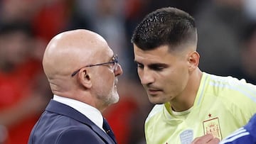 De la Fuente, con Morata, en la final de la Nations League ante Portugal.