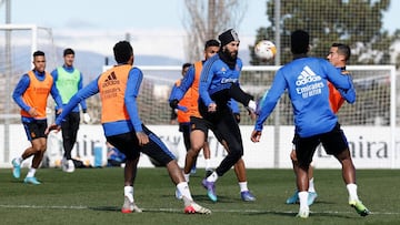 Los jugadores del Madrid, durante la sesi&oacute;n del viernes en Valdebebas.