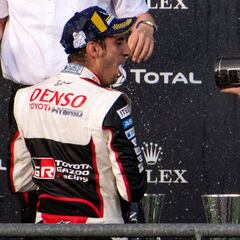 Alonso: "Es bonito sentir el podio, me quedaría hasta mañana"