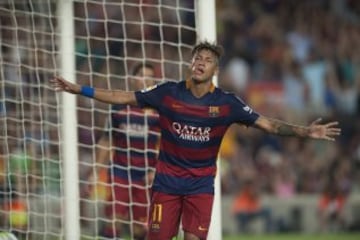 1-0. Neymar celebró el primer tanto.