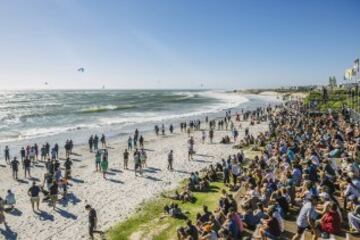 Miles de personas pasaron por Big Bay para disfrutar de saltos como el de Lasse Walker. 