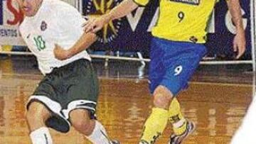 <b>EL JUGADOR DE LA DISCORDIA.</B> Simi, con la camiseta de su selección.