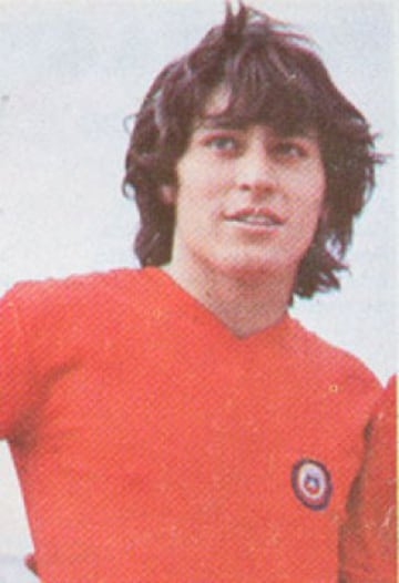 Un joven Patricio Yáñez mostraba su talento en La Roja, que buscaba alternativas para la Copa América 1979. 'Pato' fue uno de los considerados para el torneo, siendo el más joven en debutar por Chile: Lo hizo con 18 años y 200 días, en el empate a uno con Venezuela.