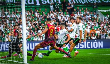 Aprobados y suspensos del Racing contra el Depor: De las paradas de Ezkieta al golazo de Jeremy