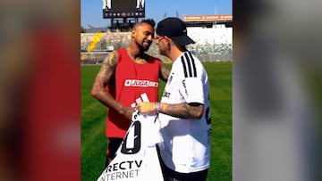 Vino desde el extranjero para presentarse en Lollapalooza Chile y visitó a los jugadores de Colo Colo