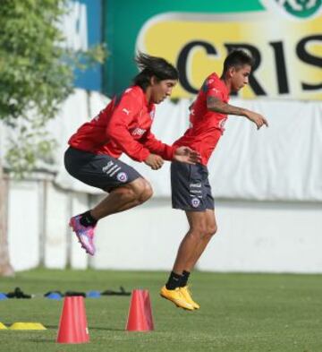 Cristián Suárez se entrena junto a Erick Pulgar en La Roja.