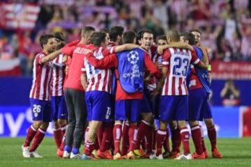 Celebración de los jugadores del Atlético de Madrid su pase a la semifinal de la Champions League.