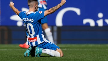 CORNELLÁ EL PRAT (BARCELONA), 05/10/2024.- El jugador del Espanyol Pol Lozano celebra un gol durante el partido de LaLiga disputado frente al RCD Mallorca este sábado en el RCDE Stadium. EFE/ Enric Fontcuberta