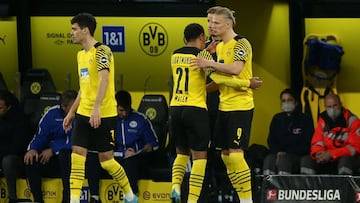 Soccer Football - Bundesliga - Borussia Dortmund v Arminia Bielefeld - Signal Iduna Park, Dortmund, Germany - March 13, 2022 Borussia Dortmund&#039;s Erling Braut Haaland comes on as a substitute to replace Donyell Malen REUTERS/Thilo Schmuelgen DFL REGUL