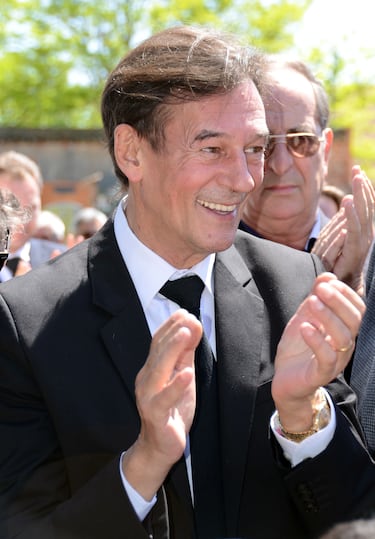 El actor Tony Isbert fue condenado a cinco años de cárcel en 1978 por tráfico de drogas en el Reino Unido. Fue detenido en el aeropuerto de Heathrow en mayo de 1978 por intentar introducir un kilo y medio de cocaína pura en un doble fondo de su equipaje.
