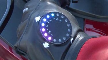 Turnpoint, el guante con GPS para motoristas