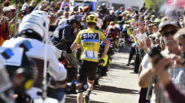 Froome, corriendo en el Mont Ventoux en 2016