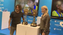 Ada Hegerberg y Carles Puyol, en el sorteo de la Danone Nations Cup.