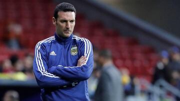 Scaloni, perdido, no dio con la tecla para hacer jugar a Messi