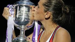 Vinci defeats Bencic to claim Saint Petersburg title