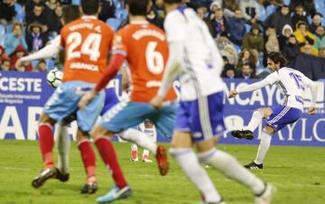 Buff, en el momento del golpeo de la falta que supuso el segundo gol del Zaragoza el pasado domingo contra el Lugo.