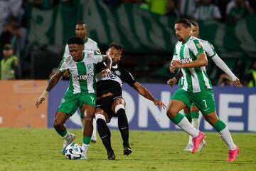 Gran partido en el Atanasio Girardot entre Nacional y Olimpia. El equipo colombiano dejó escapar la victoria.