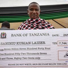 Un minero de Tanzania descubre piedras preciosas y se hace millonario