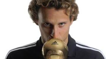 Forlán: "Lo dedico a mis compañeros y a mi país"