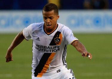 Giovani Dos Santos habría sido tentado por Chivas; Higuera lo niega