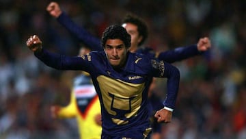 Martín Bravo tras anotar el 3-2 que le dio el triunfo a Pumas sobre América en 2009.