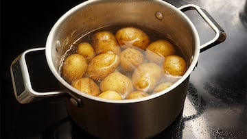 Adiós a hervir las patatas en agua: el método para multiplicar su sabor