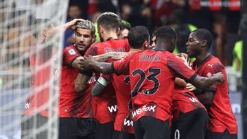 Jugadores del Milan celebran un gol