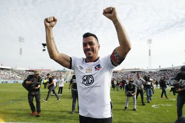 El histórico goleador termina contrato en diciembre, y el año pasado aseguró que el 2019 sería su último año como futbolista profesional. Sin embargo, ahora se abrió a la posibilidad de continuar un tiempo más para superar el récord de Carlos Caszely como goleador de Colo Colo.