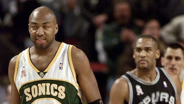 Vin Baker fue un talento sensacional que sucumbió al mundo de las adicciones. El alcohol fue la perdición de un jugador hoy redimido como asistente.