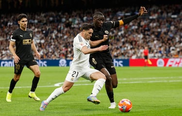 Diakhaby (Valencia)
El central del Valencia ha sido el revulsivo que necesitaba el equipo de Corberán. Ante el reto de parar a un ataque tan potente como el del Real Madrid, estuvo casi perfecto. Además, hizo el primer gol.