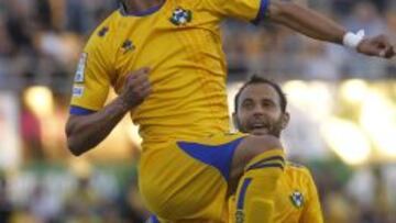 Nagore celebra su primer tanto de la temporada contra el Mirandés.