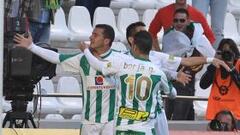 <b>CELEBRACIÓN. </b>Airam y Borja festejan el el primer gol del Córdoba.