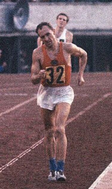 El ucraniano Volodymyr Holubnychy, campeón olímpico de los 20 kilómetros marcha en Roma 1960 y México 1968, falleció el 16 de agosto a los 85 años. Holubnychy, que participó en un total de cinco Juegos Olímpicos, logró además la plata en los de Múnich 1972 y el bronce en los de Tokio 1964, siempre compitiendo como atleta de la Unión Soviética. También logró dos veces el oro en los Campeonatos de Europa, en 1966 en Budapest y en 1974 en Roma.
