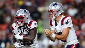 LANDOVER, MD - AUGUST 25: Drake Maye #10 of the New England Patriots hands the ball off to JaMycal Hasty #39 during the second quarter of the preseason game against the Washington Commanders at Commanders Field on August 25, 2024 in Landover, Maryland. Scott Taetsch/Getty Images/AFP (Photo by Scott Taetsch / GETTY IMAGES NORTH AMERICA / Getty Images via AFP)