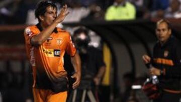 Herrera festeja particularmente el gol que marcó ante Barnechea, en San Carlos de Apoquindo.