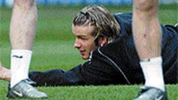 <b>PUÑO Y LETRA</B>. La firma de Becks sobre su imagen en el entrenamiento.