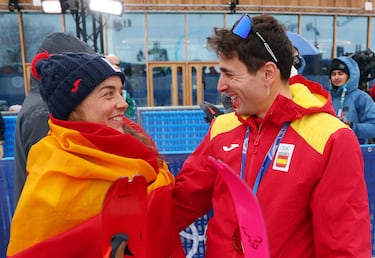 Ana Alonso y Oriol Cardona tras conseguir las medallas.