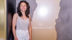 Ivana Andrés posa para AS tras la inauguración de la sala dedicada a la Selección femenina en el museo Legends.